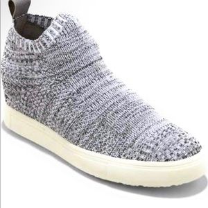 Size 9.5 Women’s Hi-Top Mossimo Knit Sneakers